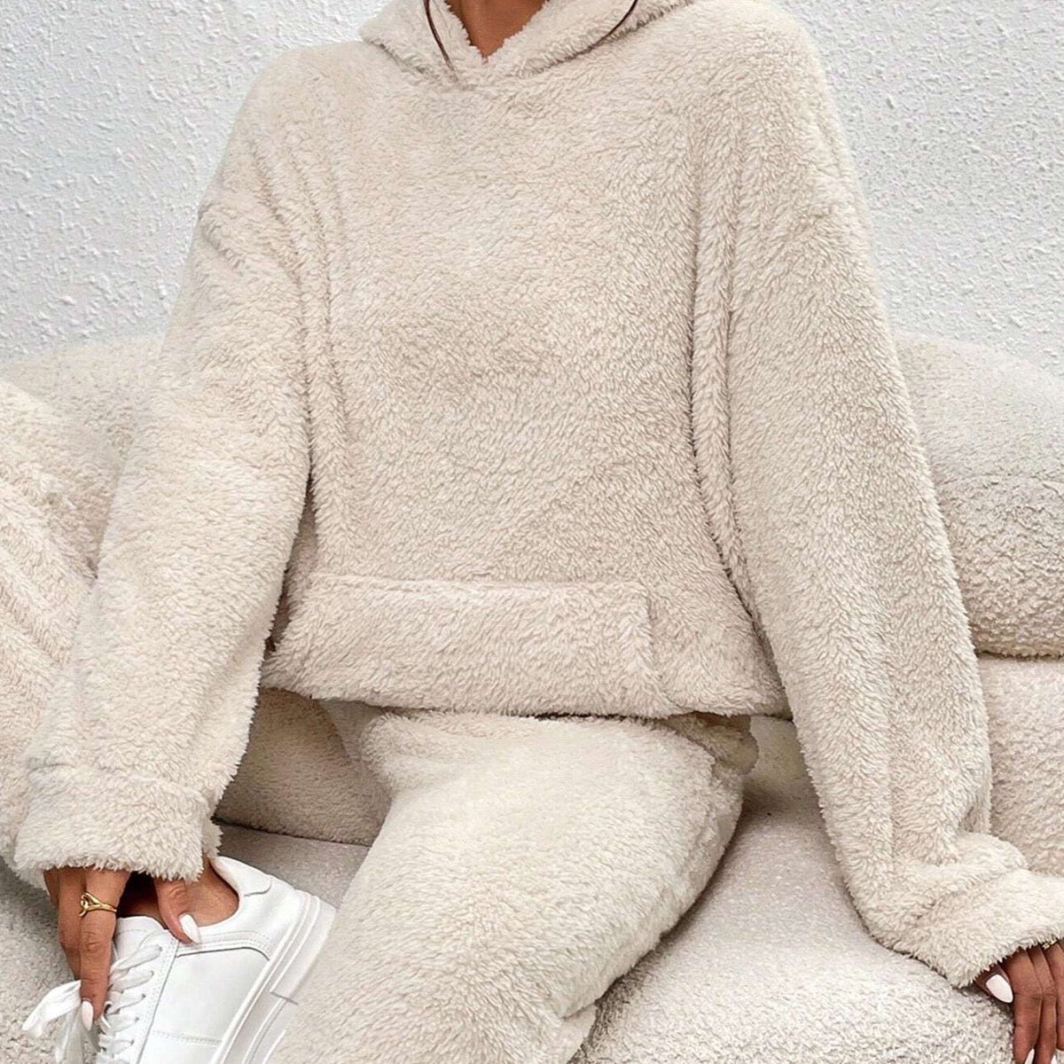 Meredith – Fluffy Hooded Lounge Set