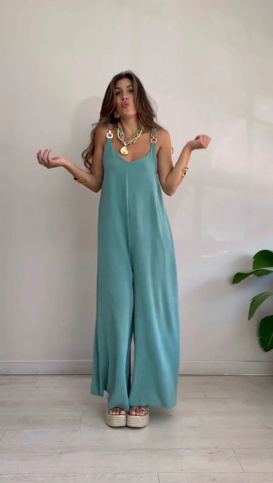 Brittany – Relaxed Wide-Leg Sleeveless Jumpsuit