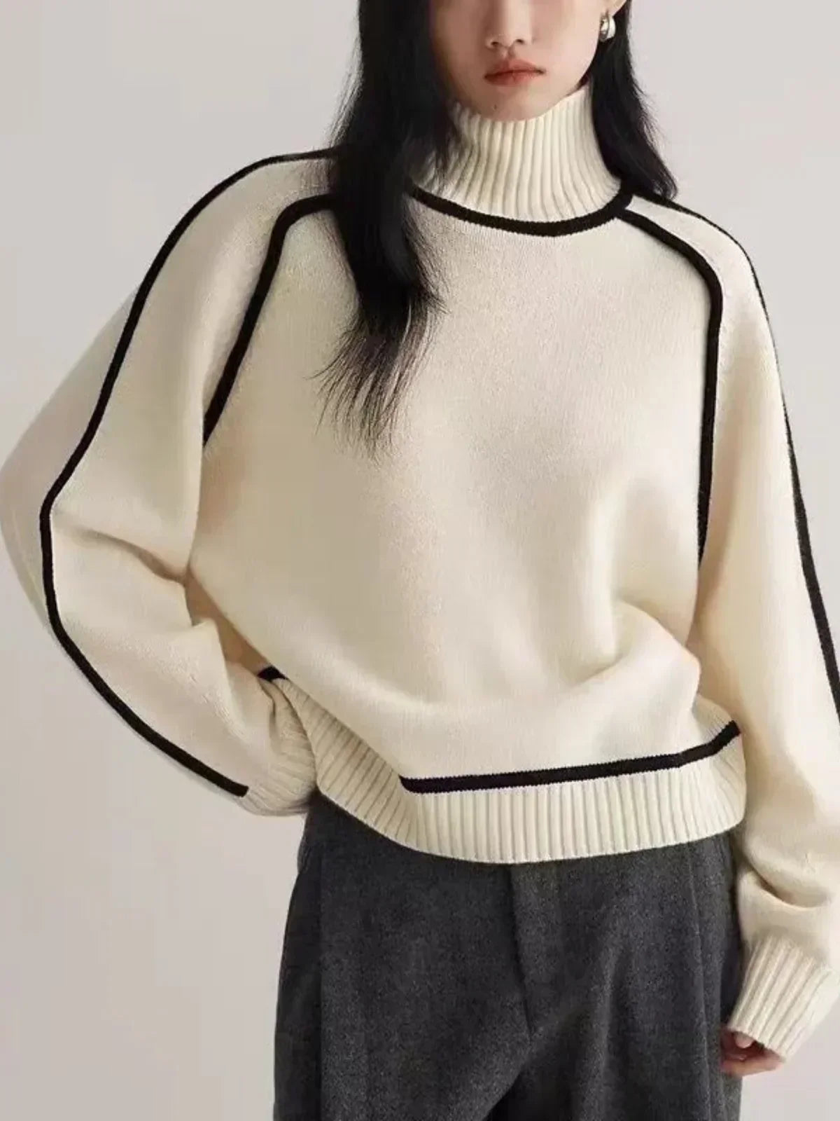 Kari – Turtleneck Sweater with Contrast Piping