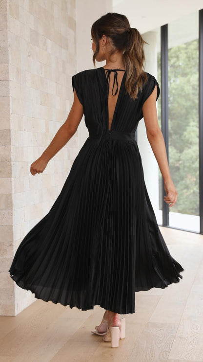 Suki | Elegant Pleated Maxi Dress
